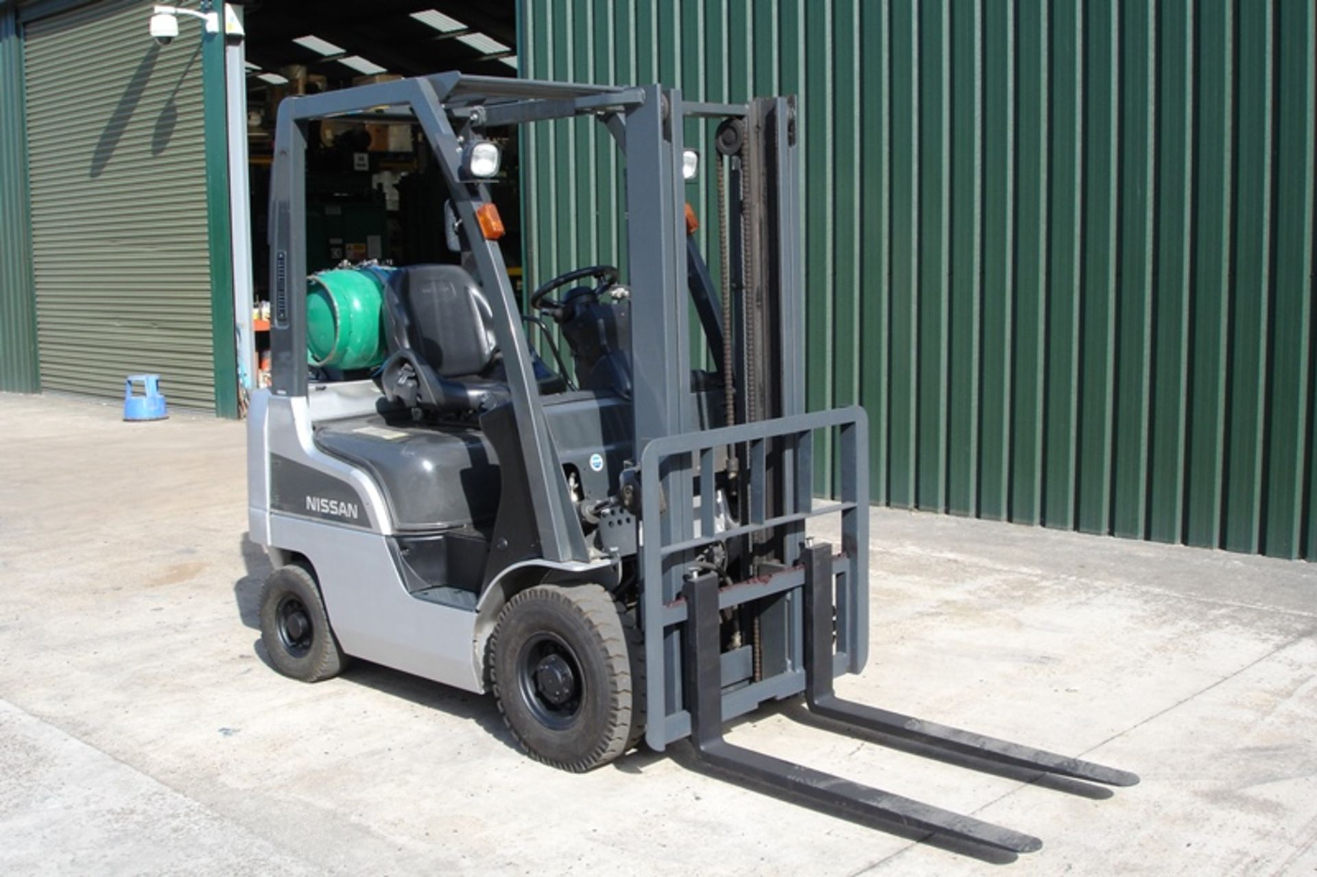 Nissan  1.5 ton Forklift  (2009) - Image 2 of 7