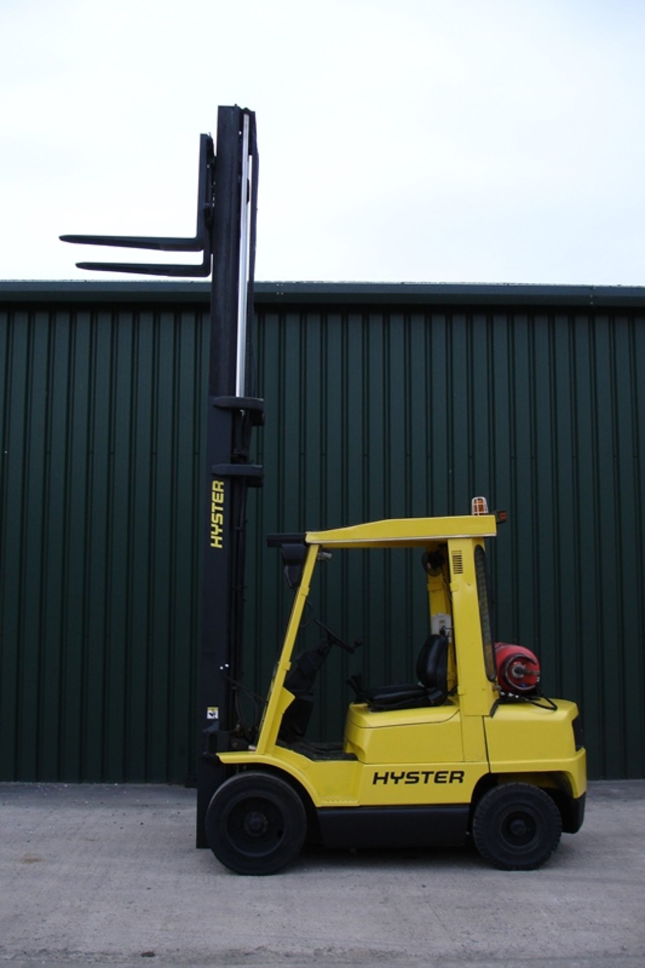 Hyster H3.00XM  Forklift  (2004) - Image 6 of 6