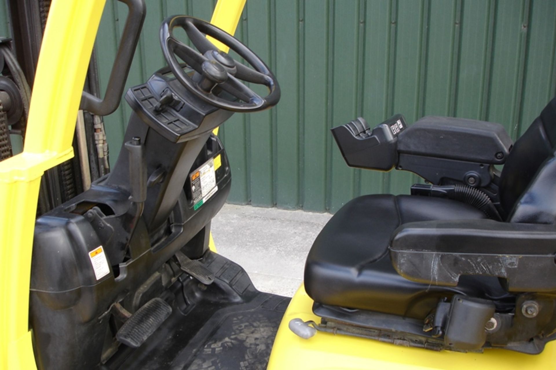 Hyster S3.0FT Compact Forklift (2005) - Image 5 of 6