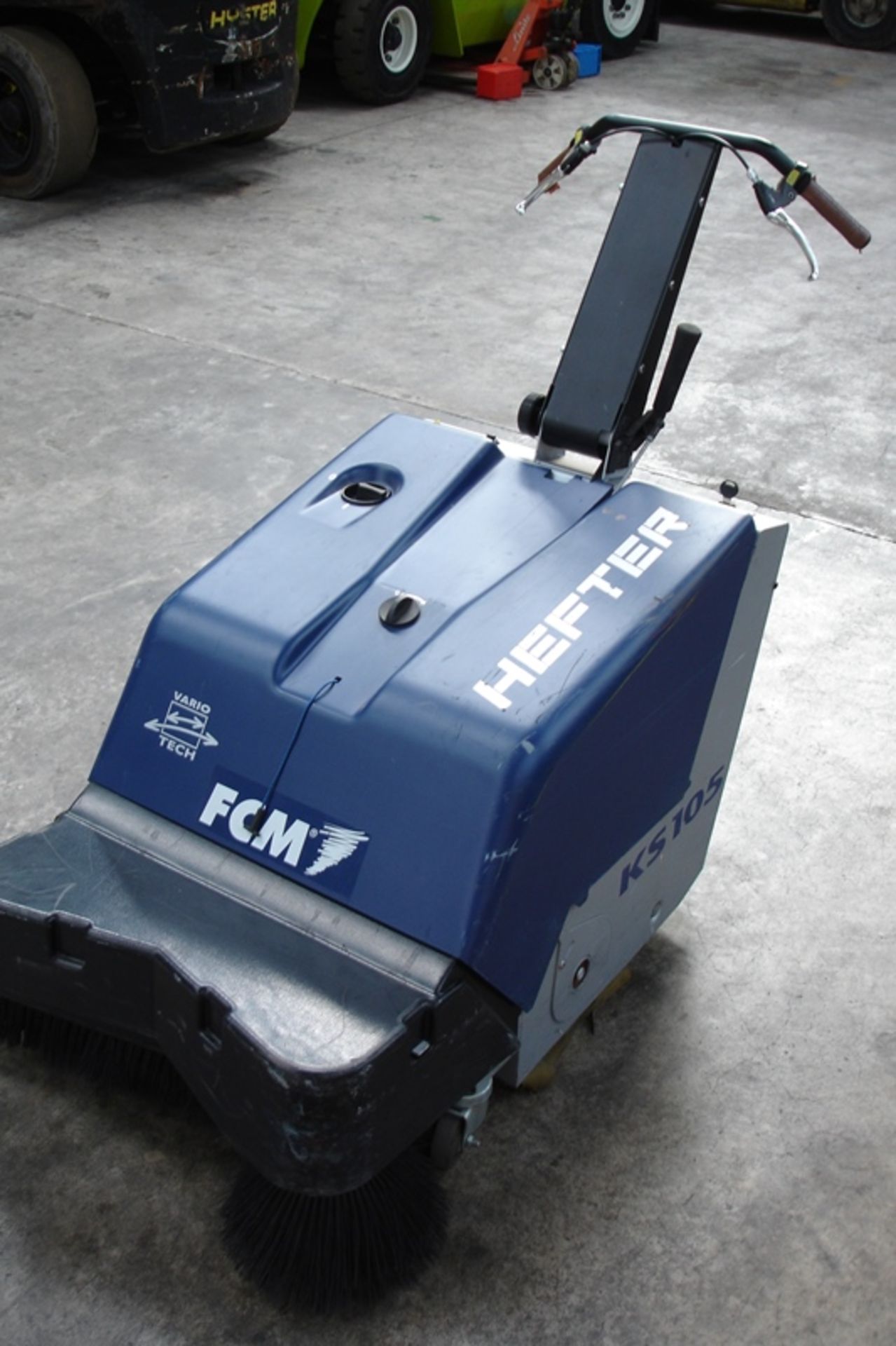 Hefter electric warehouse sweeper