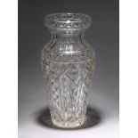 Große Vase 1. Hälfte 20. Jh.. Balusterform. Bleikristall, reicher Schliffdekor. H 34,3 cm. Lippe