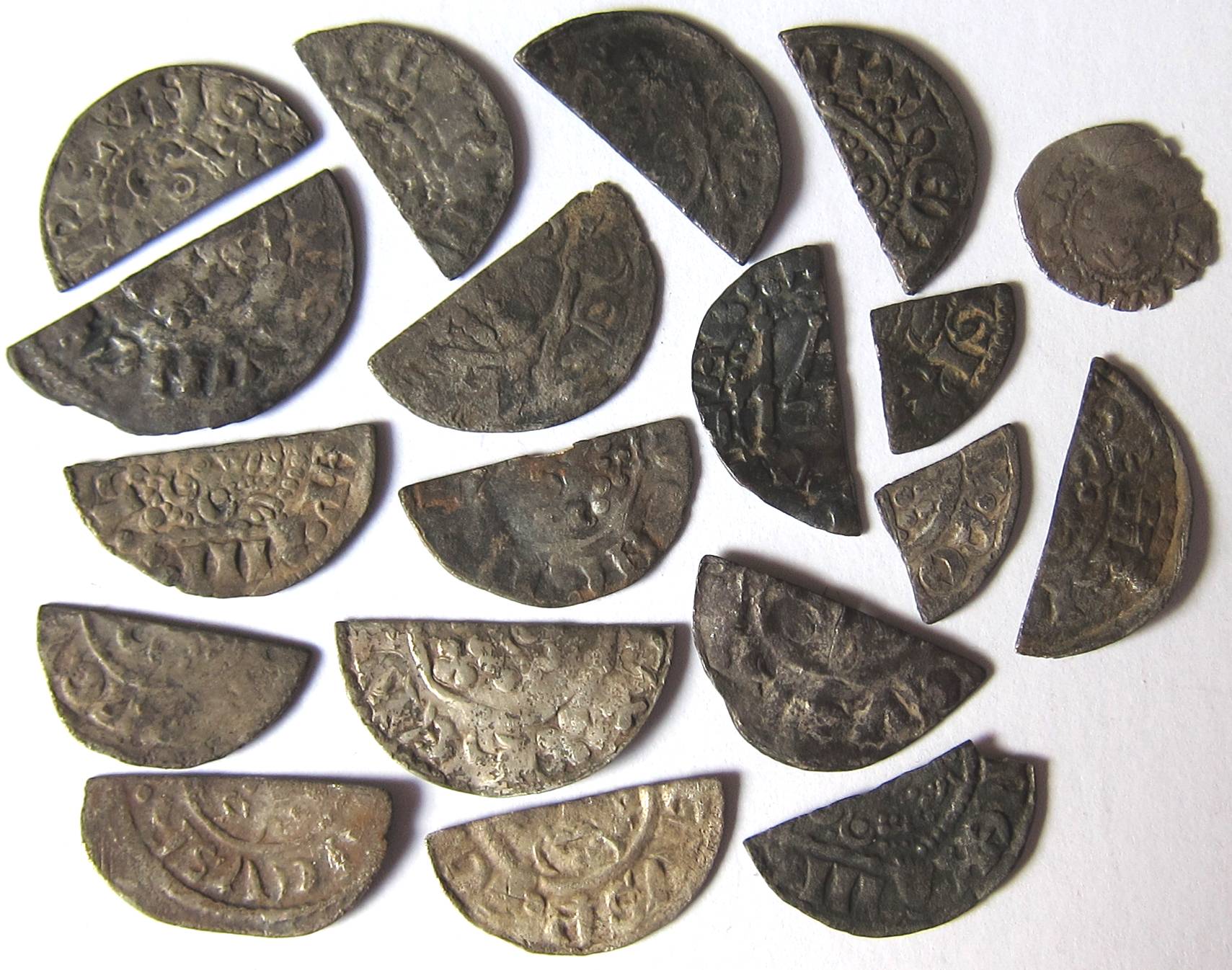 Medieval - HENRY 111, etc. 16 x cut halfpennies, 2 x cut farthings and one full halfpenny. - Image 2 of 2