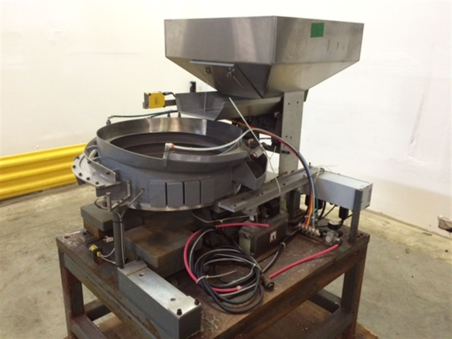 Service Engineering Vibratory Feeder Bowl with Hopper. - Image 4 of 4