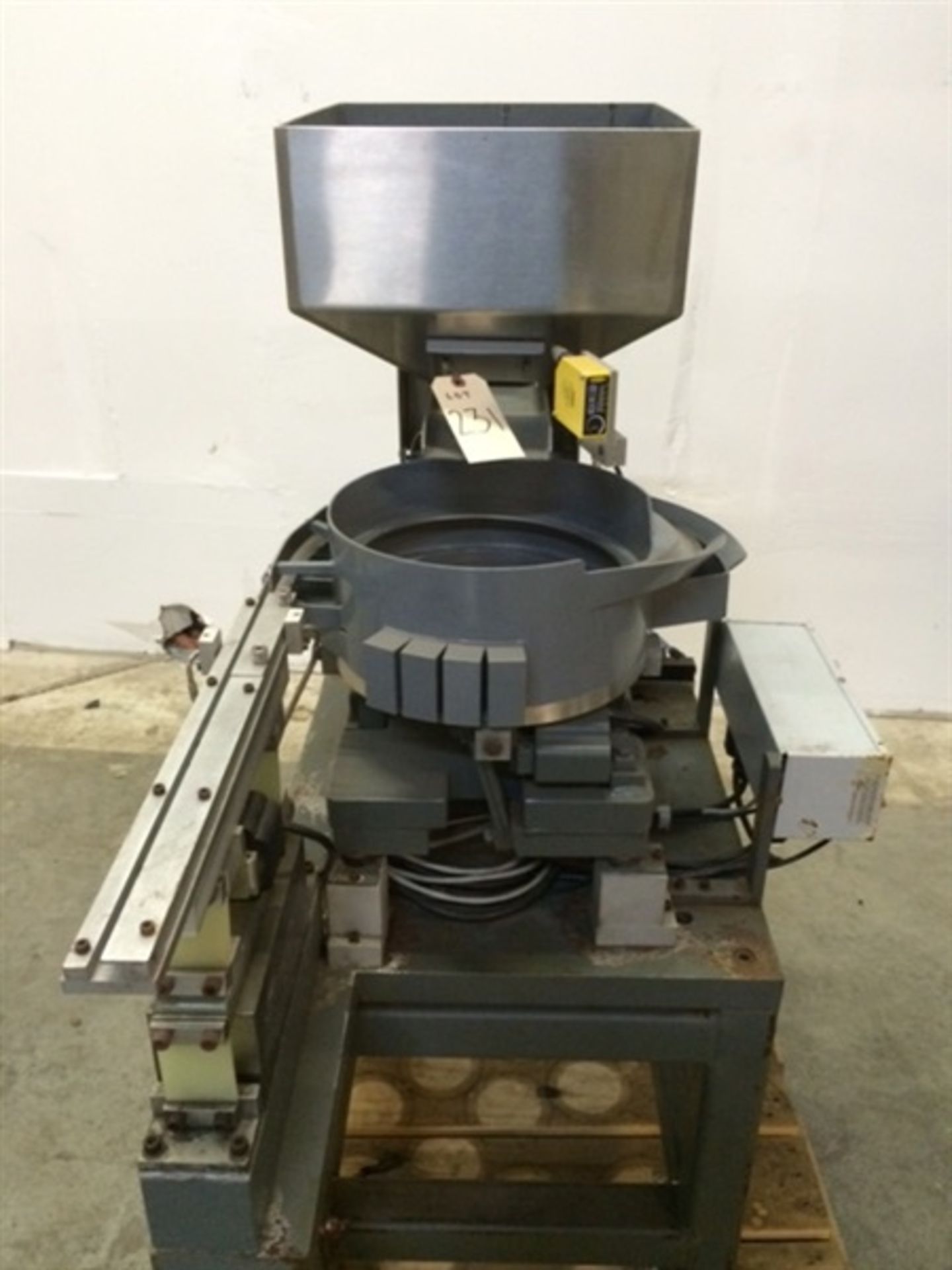 Service Engineering Vibratory Feeder Bowl with Hopper