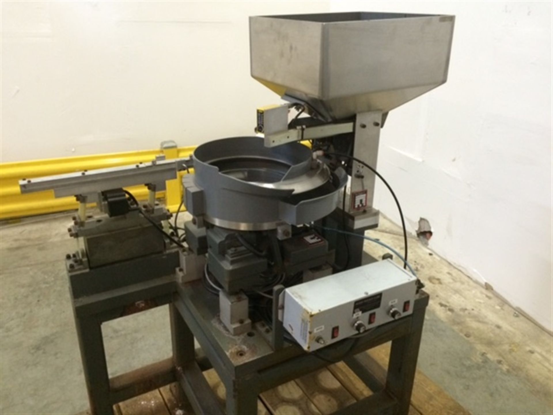Service Engineering Vibratory Feeder Bowl with Hopper - Image 4 of 4