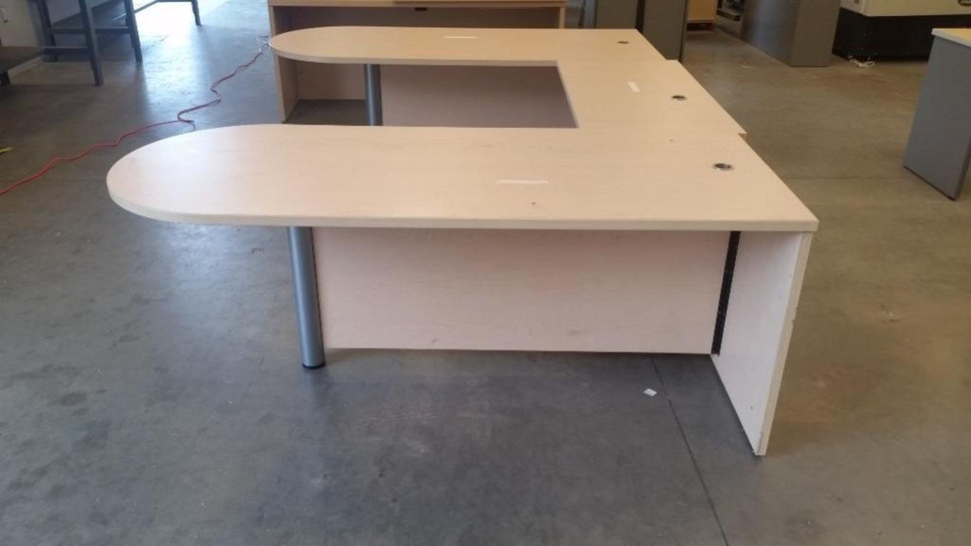 Allsteel U-Shape office desk Approx. dimensions 7'W x 3'D x 3'H - Image 3 of 4