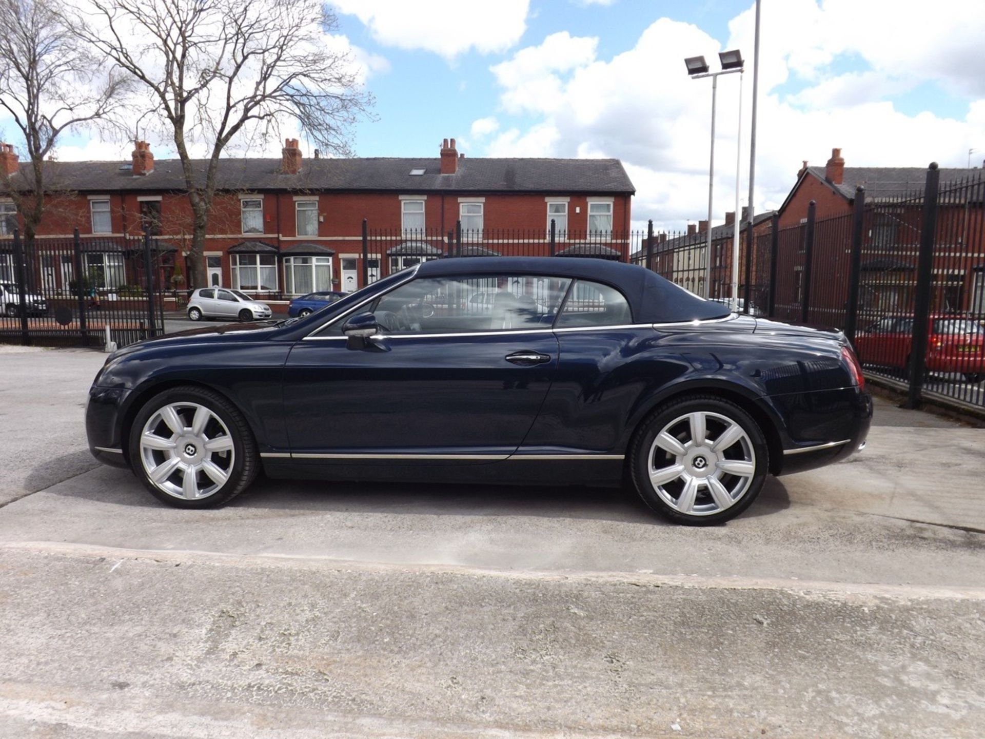 08 / 08 Bentley GTC 6.0 W12 - Image 3 of 5