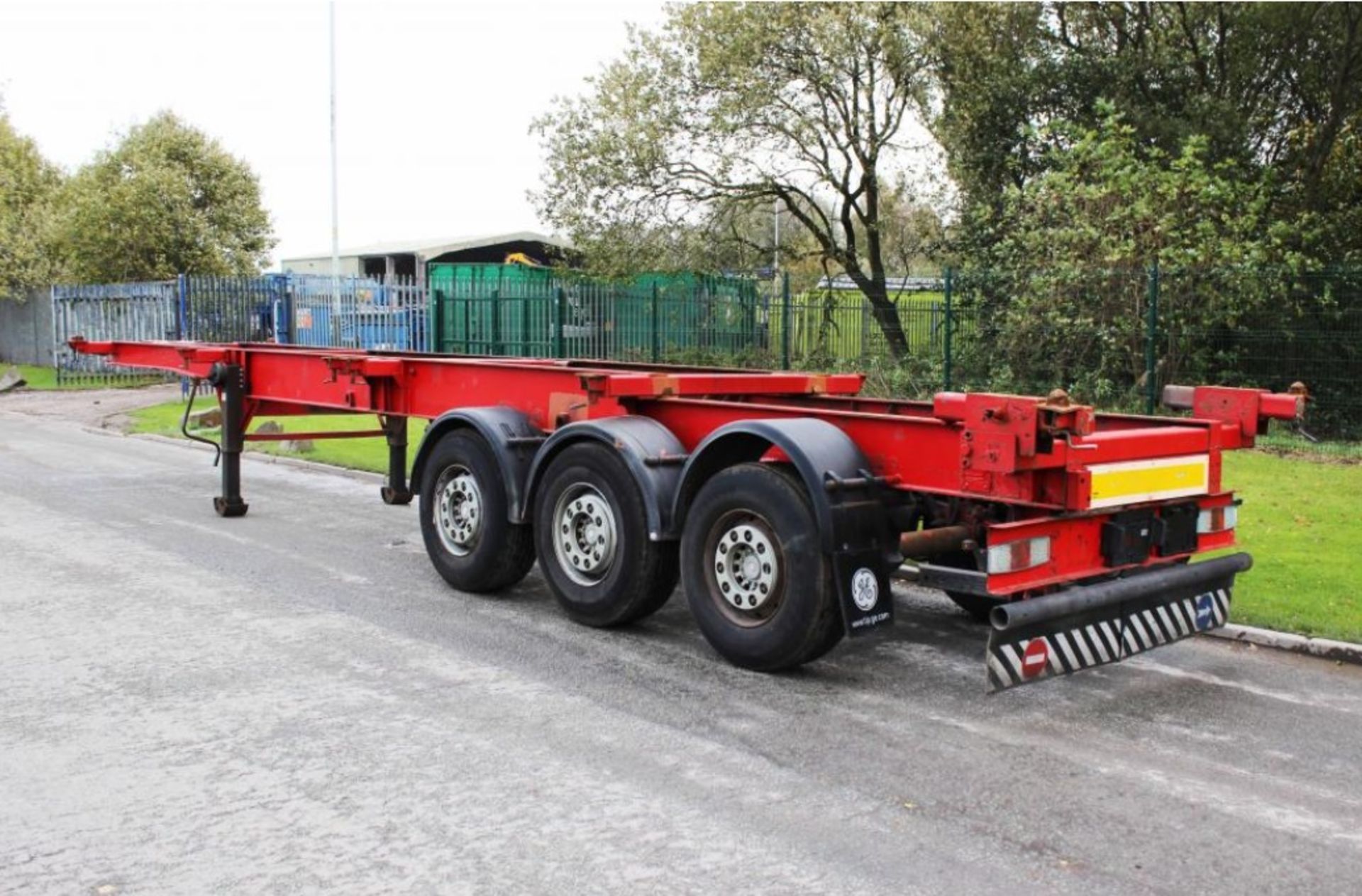 SCMITZ SKELLY TRAILER TRI AXLE SCF 24 2002 FRONT LIFT AXLE - Image 3 of 9