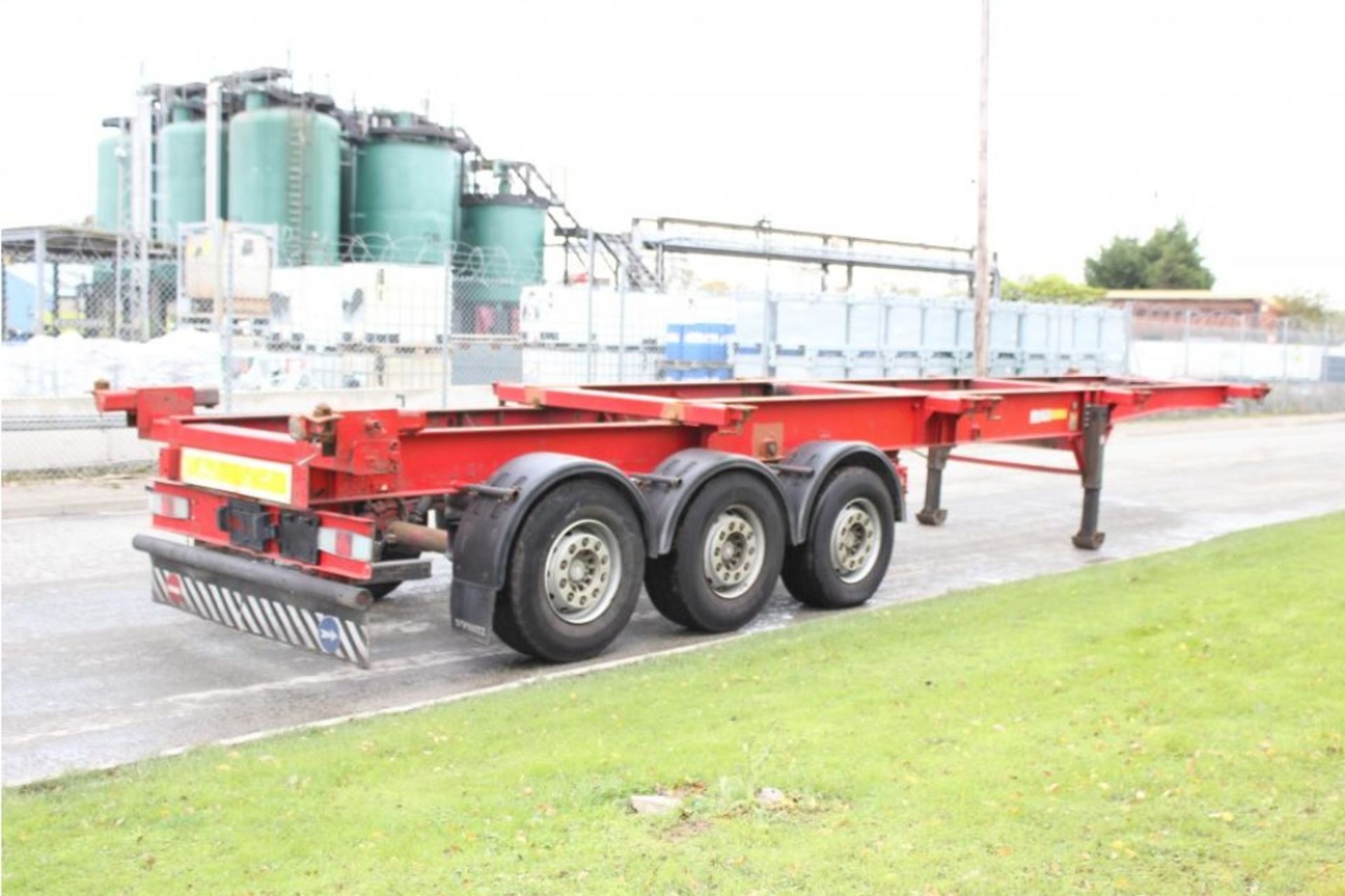 SCMITZ SKELLY TRAILER TRI AXLE SCF 24 2002 FRONT LIFT AXLE - Image 2 of 9