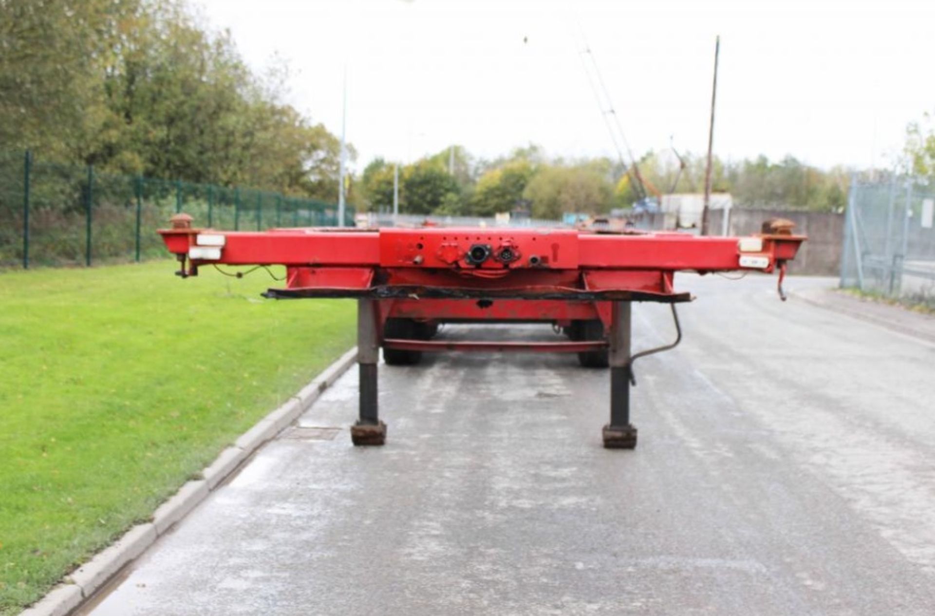 SCMITZ SKELLY TRAILER TRI AXLE SCF 24 2002 FRONT LIFT AXLE - Image 4 of 9