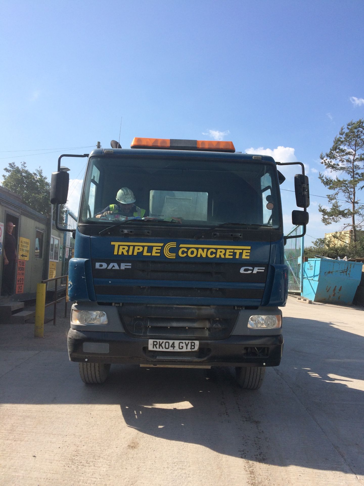 DAF CF Cement Mixer Truck with Hymix Gear - Image 4 of 9