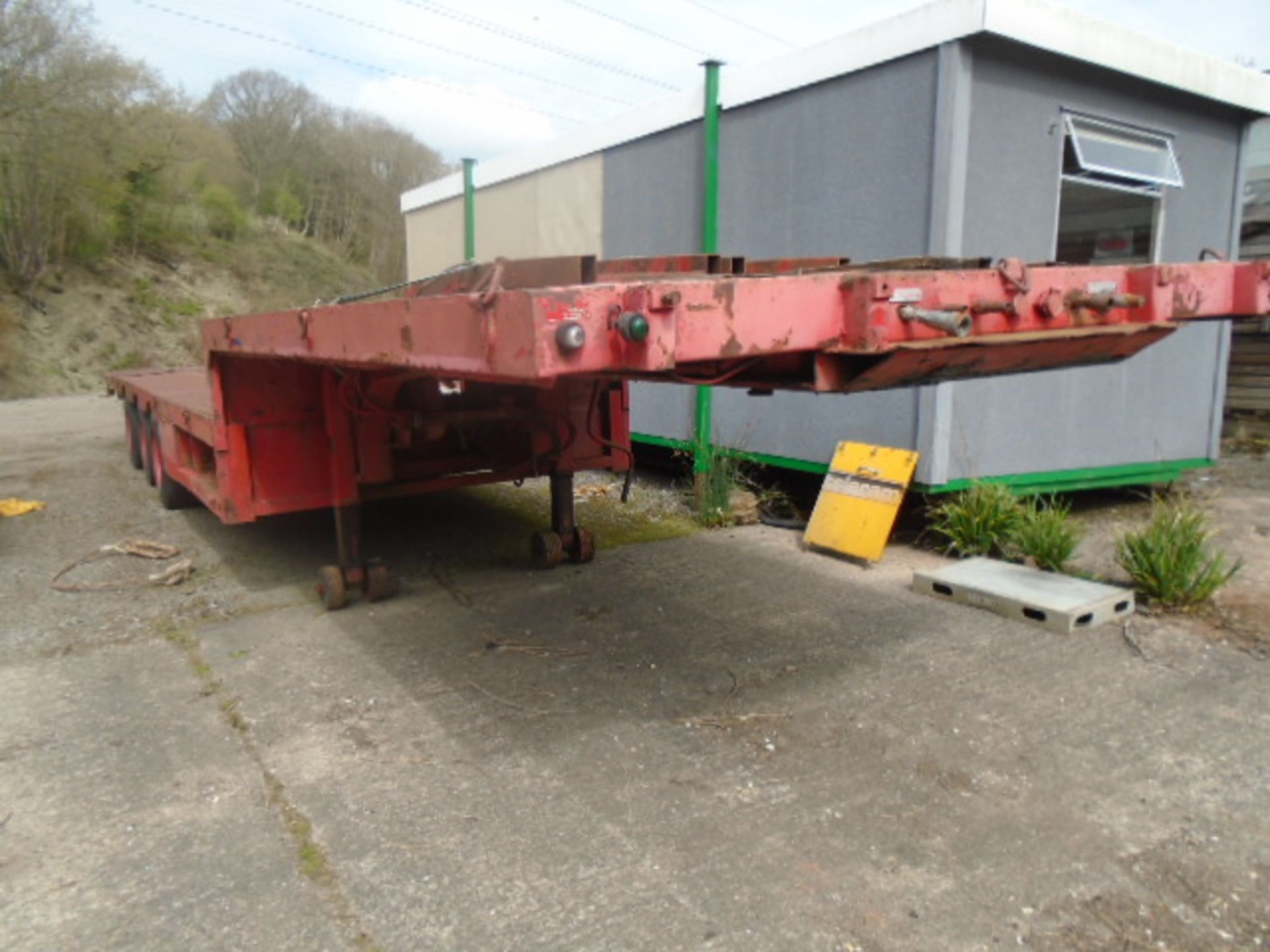 VAN HOOL TRI-AXLE STEPFRAME RECOVERY TRAILER