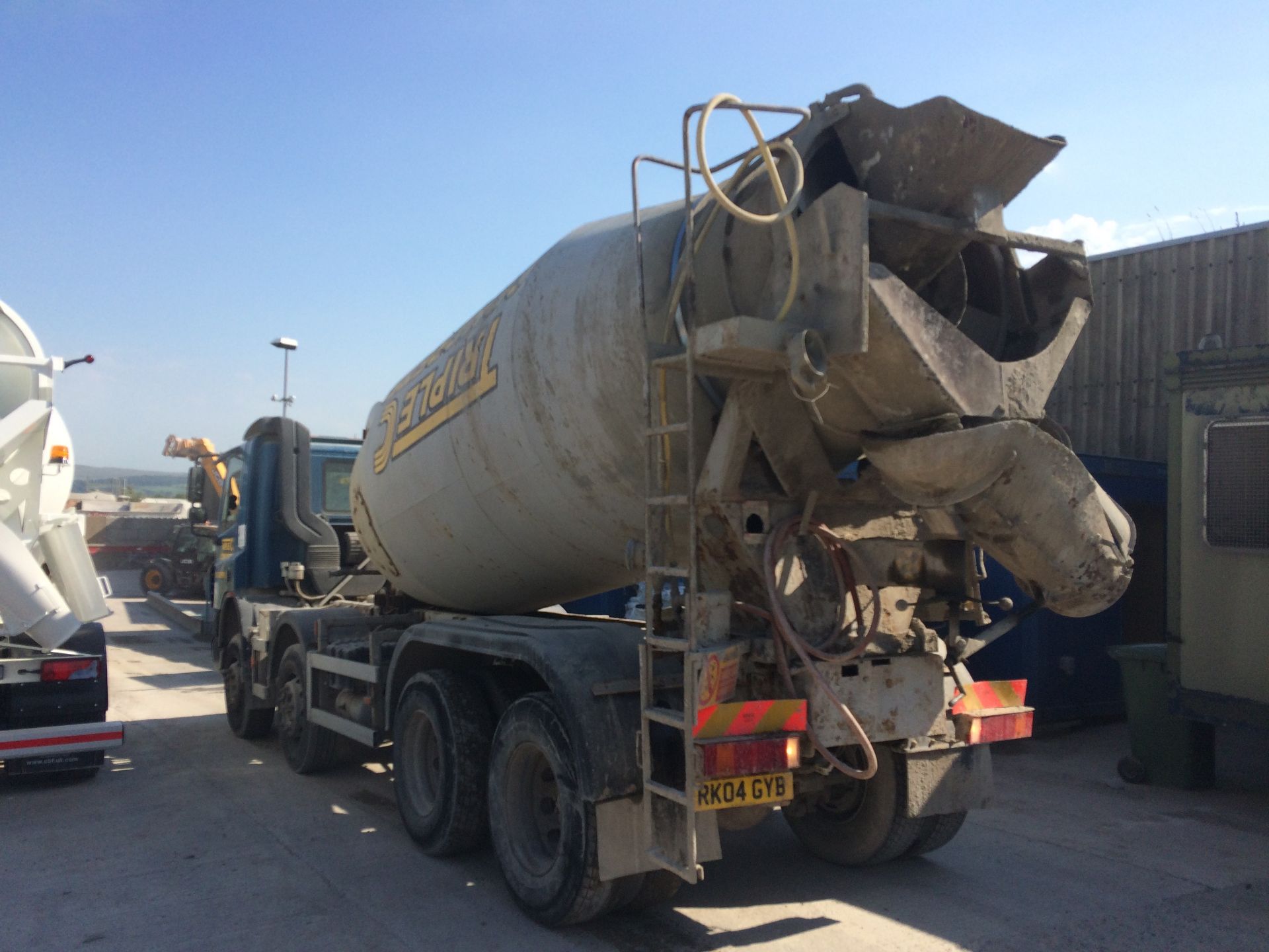 DAF CF Cement Mixer Truck with Hymix Gear - Image 2 of 9