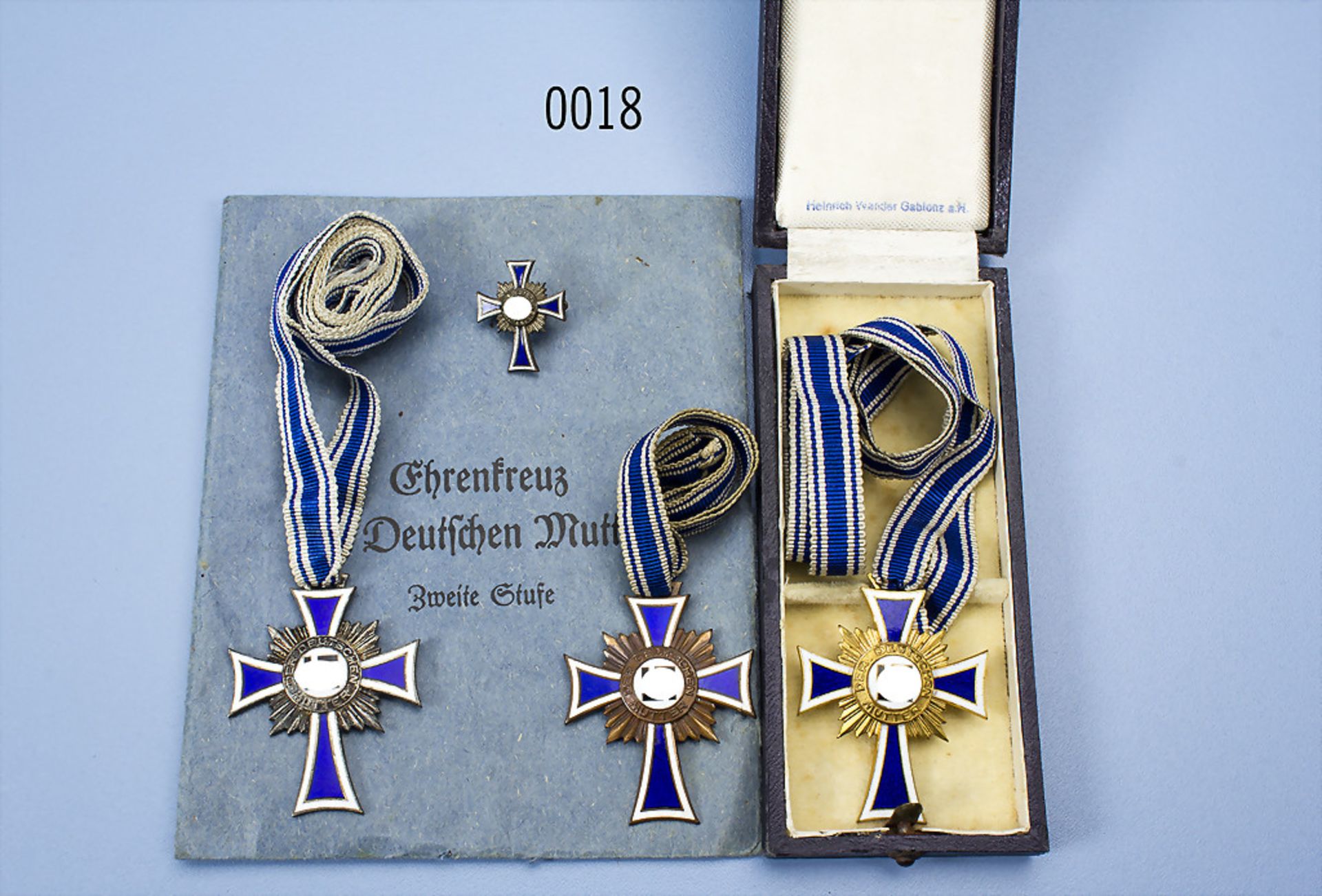 Konv. 3 Mutterkreuze, Gold im Etui, Hersteller "Heinrich Wander Gablonz a. H.", Silber in der