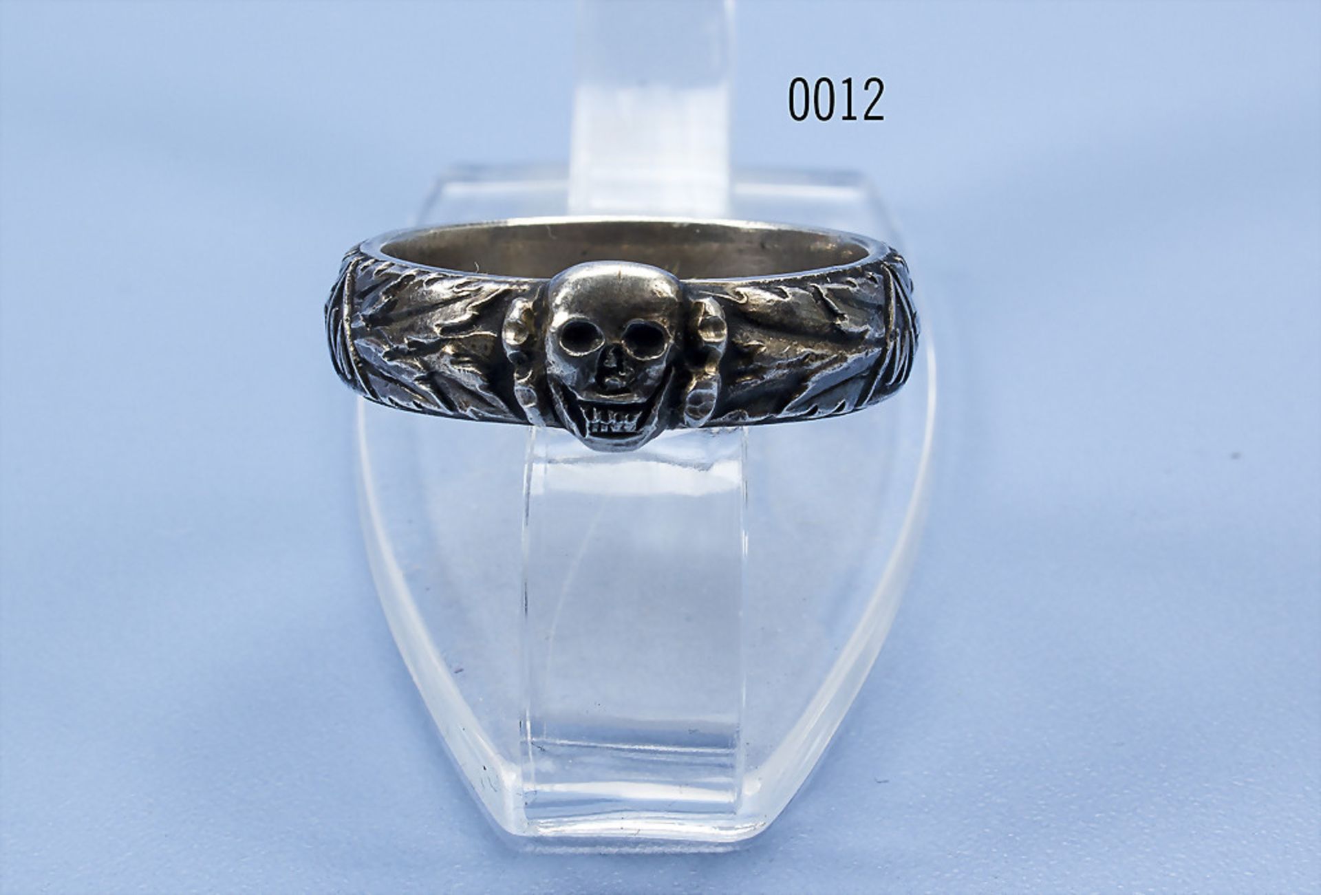 SS-Ehrenring, sog. "Totenkopfring", Ring innen graviert "s. lb. Stoot, 9.11.41 H. Himmler",