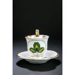 Tasse mit Untertasse "Glaube, Liebe und Hoffnung"Meissen, um 1850 Die glockenförmige Tasse mit