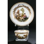 Tasse und Untertasse mit SchäferszenenMeissen, um 1780 Im Spiegel und auf der Schauseite von