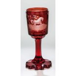 Pokal mit PferdKarl Pfohl, Steinschönau (zugeschr.), um 1850 Farbloses, rubinrot lasiertes Glas.