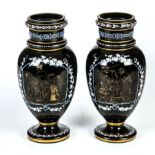 Paar Vasen mit AllegorienNordböhmen oder Schlesien, 2. Hälfte 19. Jh. Tiefviolettes, fast
