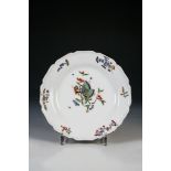 Teller mit Kakiemon - DekorMeissen, um 1735 Runde flach gemuldete Form auf Standring, mit schräg