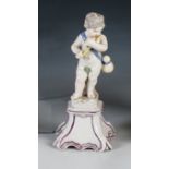 Putto mit Flöte und KürbisflascheLudwigsburg, um 1766/70 Auf hohem, mit Rocaillen belegtem Postament