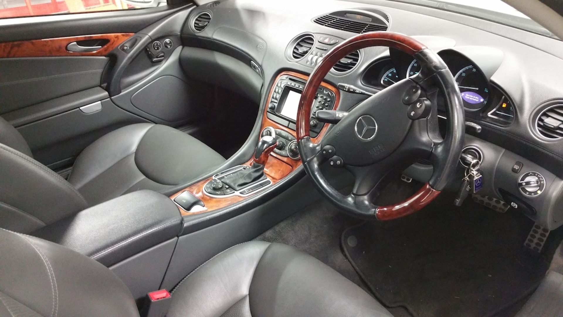 Mercedes SL500. Full service history. MOT Expires 29/6/15. Mileage 102k. 1 Owner BTR - Image 3 of 5