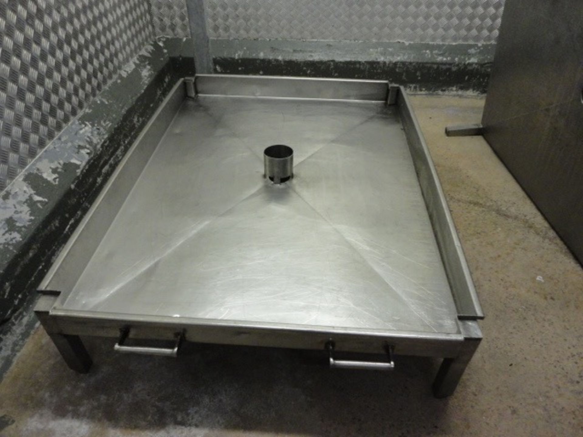 S/s offal draining trays low level.  approx. 1400mm x 1040mm x 100mm internal depth (300mm total