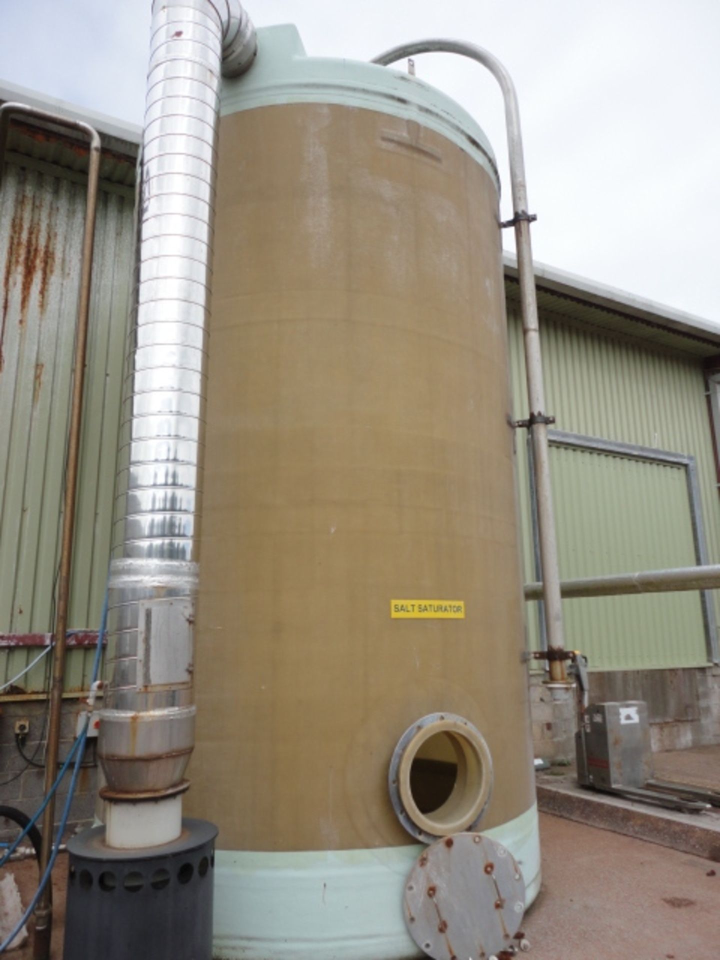 1 X FIBRE GLASS SALT SATERATION TANK, BTR, COMPLETE SYSTEM BTR - Image 4 of 4