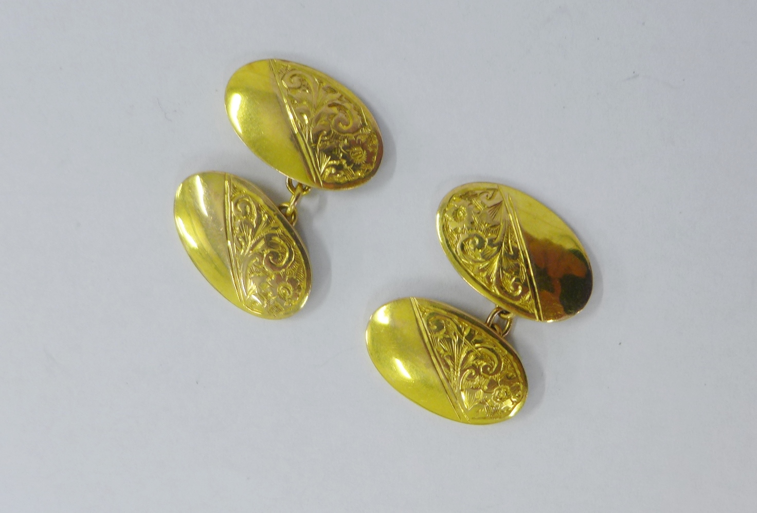 A pair of 9ct gold foliate engraved cufflinks, stamped 375 with Chester hallmark (approx 7.9 grams)