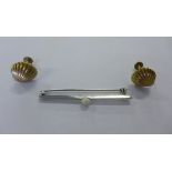 9ct white gold and pearl set bar brooch together with a pair of 9ct gold shell earrings (2)