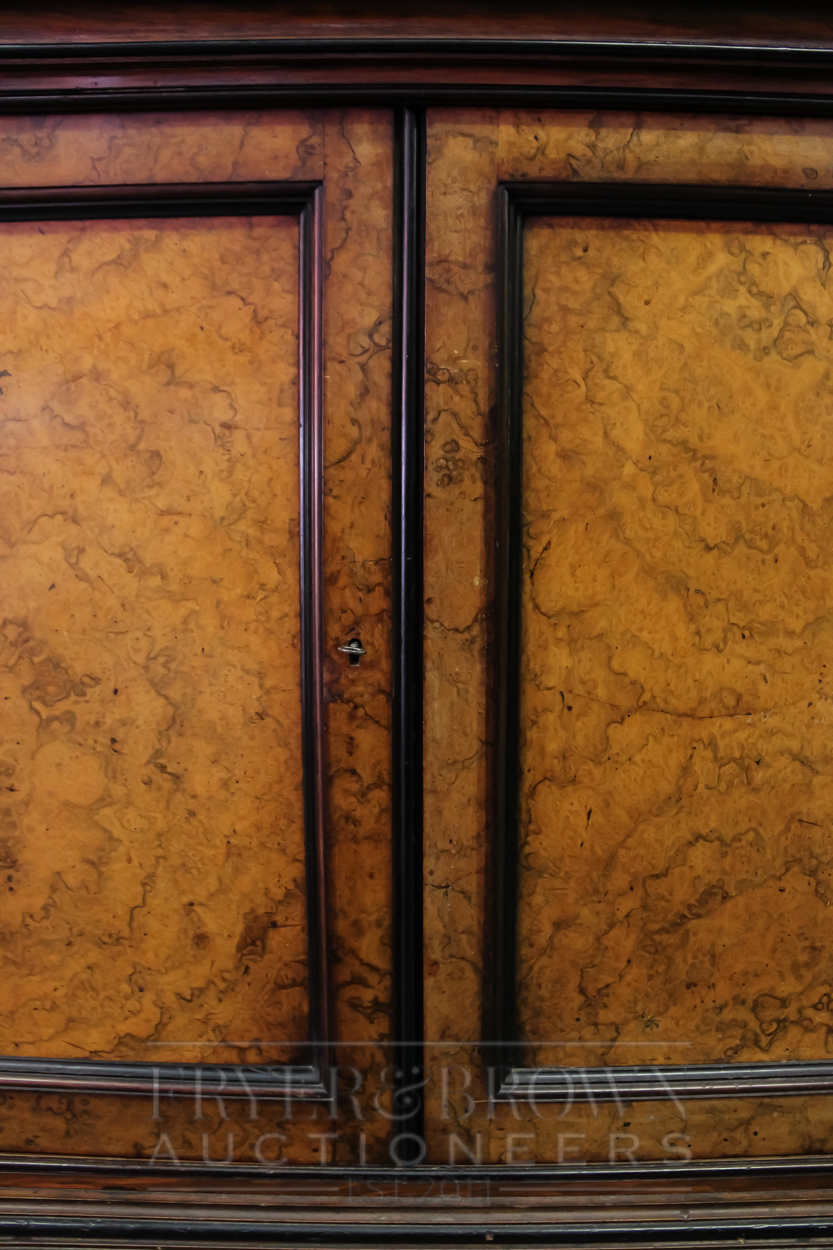 A Georgian walnut bookcase with ebony detailing - Image 5 of 6