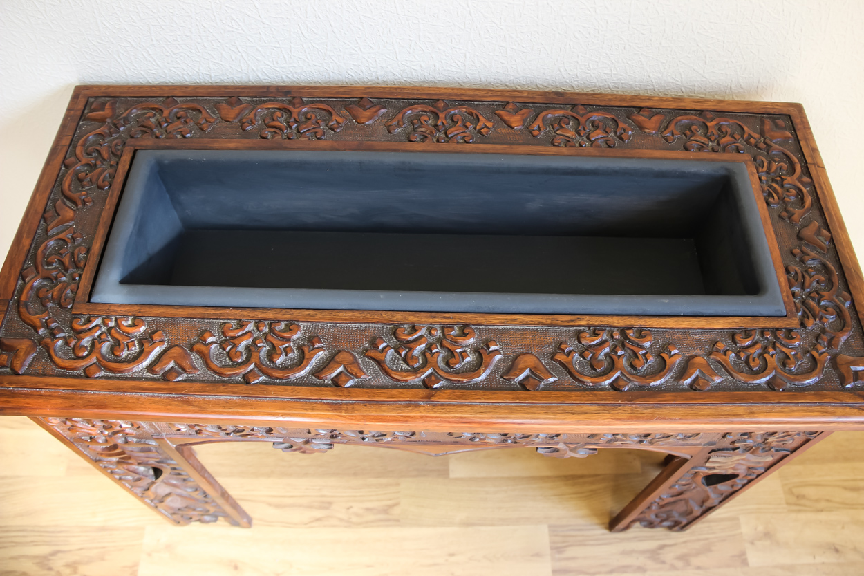 A large Colonial carved hardwood jardiniere/flower trough, 89.5 x 41.5 x 60cm - Image 3 of 8