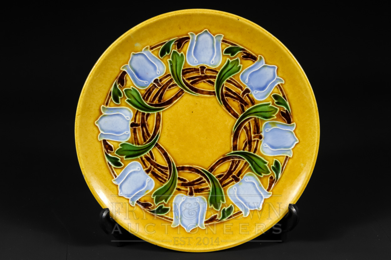 Three Villeroy & Boch, Schramberg, Secessionist style plates, pattern 1789 in blue, green & pink - Image 5 of 10