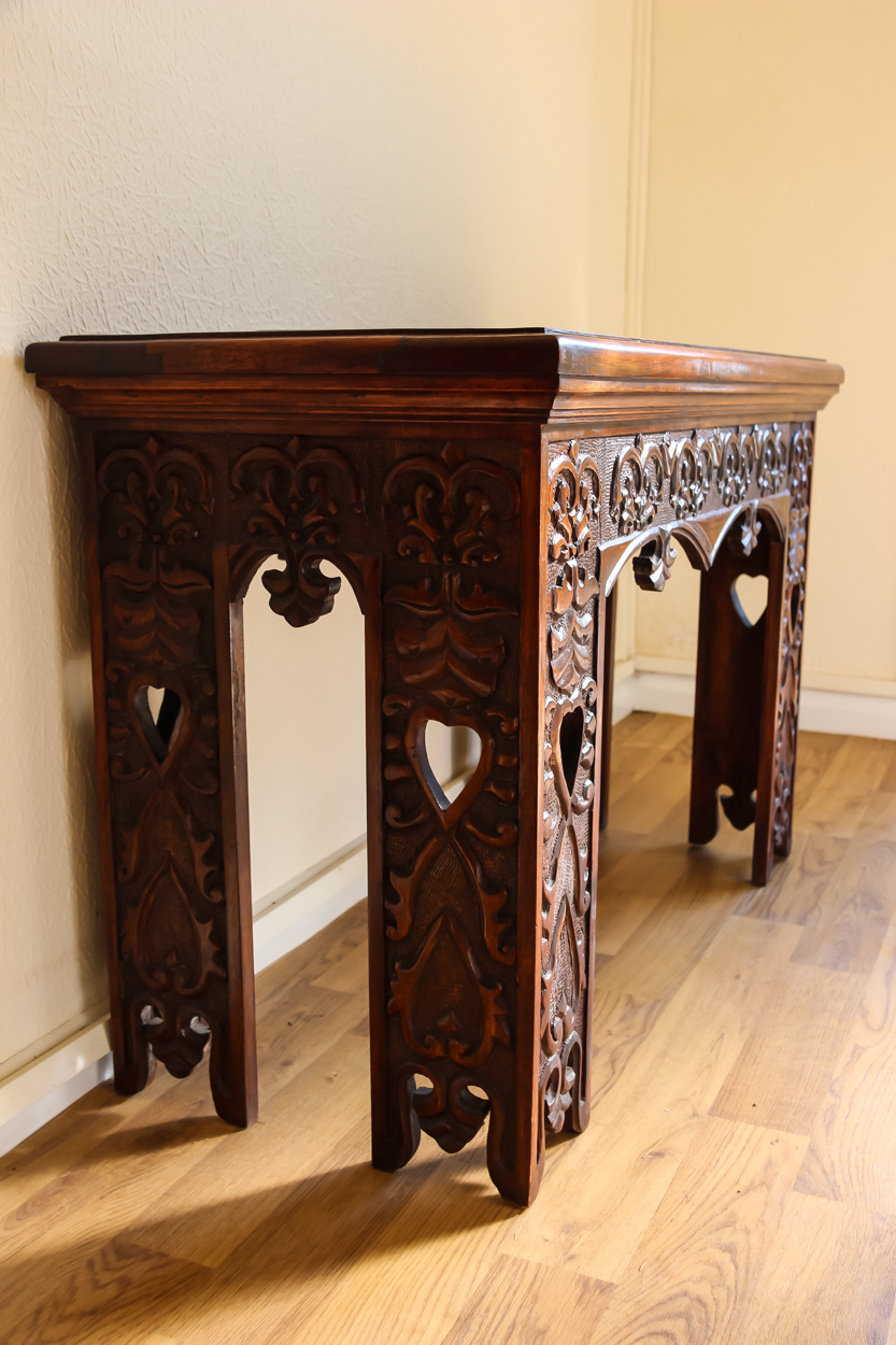 A large Colonial carved hardwood jardiniere/flower trough, 89.5 x 41.5 x 60cm - Image 4 of 8