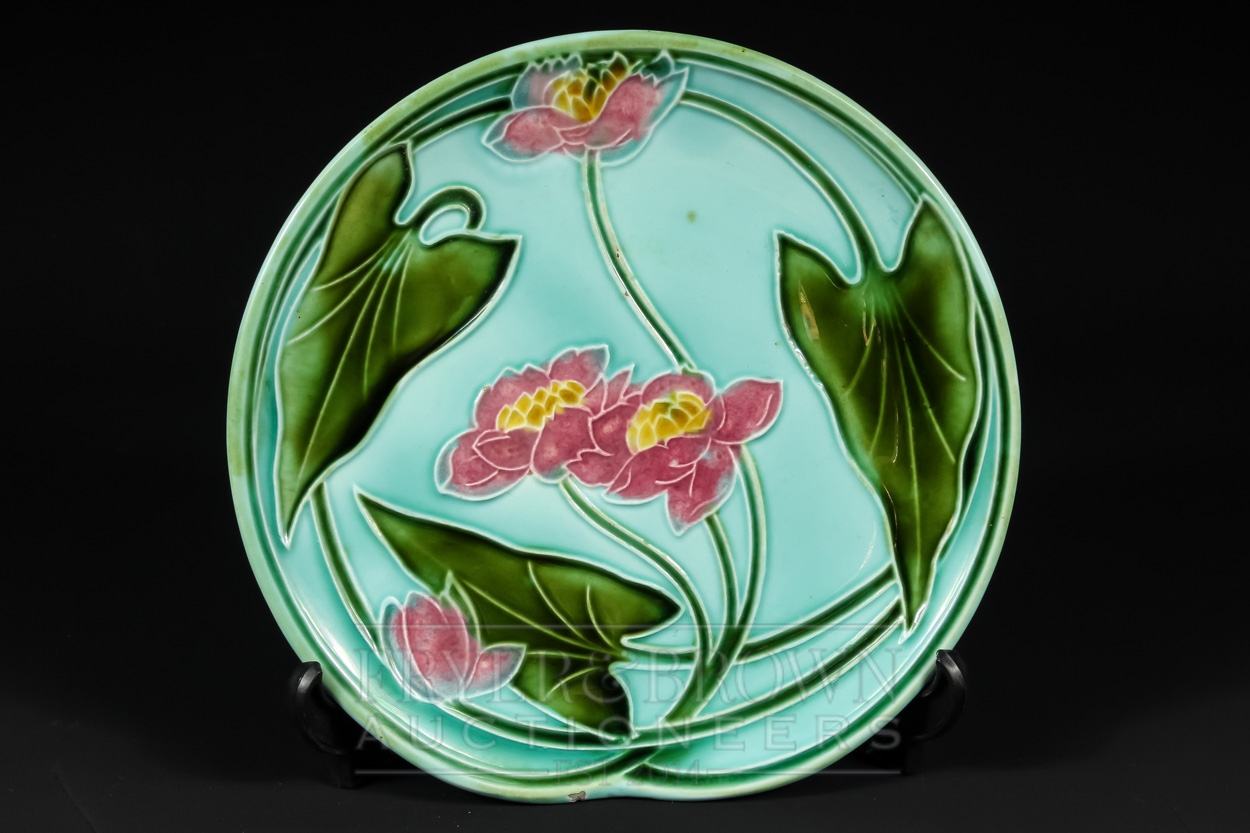 Three Villeroy & Boch, Schramberg, Secessionist style plates, pattern 1789 in blue, green & pink - Image 2 of 10