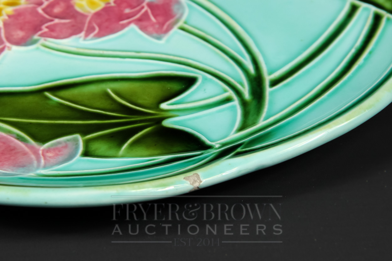 Three Villeroy & Boch, Schramberg, Secessionist style plates, pattern 1789 in blue, green & pink - Image 4 of 10
