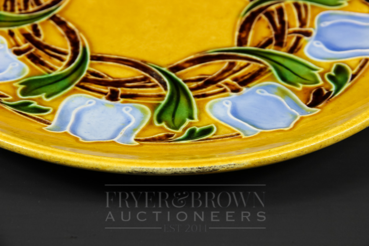 Three Villeroy & Boch, Schramberg, Secessionist style plates, pattern 1789 in blue, green & pink - Image 7 of 10
