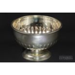 A Walker and Hall silver rosebowl, Sheffield 1909, 14.3 diam, 238grs approx