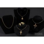 A group of 9ct gold items including Edwardian garnet and gold pendant; a 9ct gold locket on chain; a