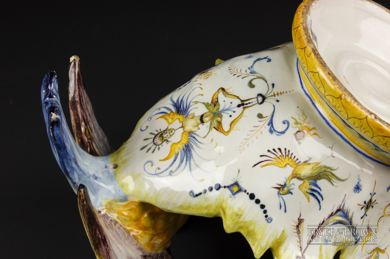 A Cantagalli maiolica bowl, formed as a large bird perched upon a leaf form bowl, decorated in - Image 6 of 8