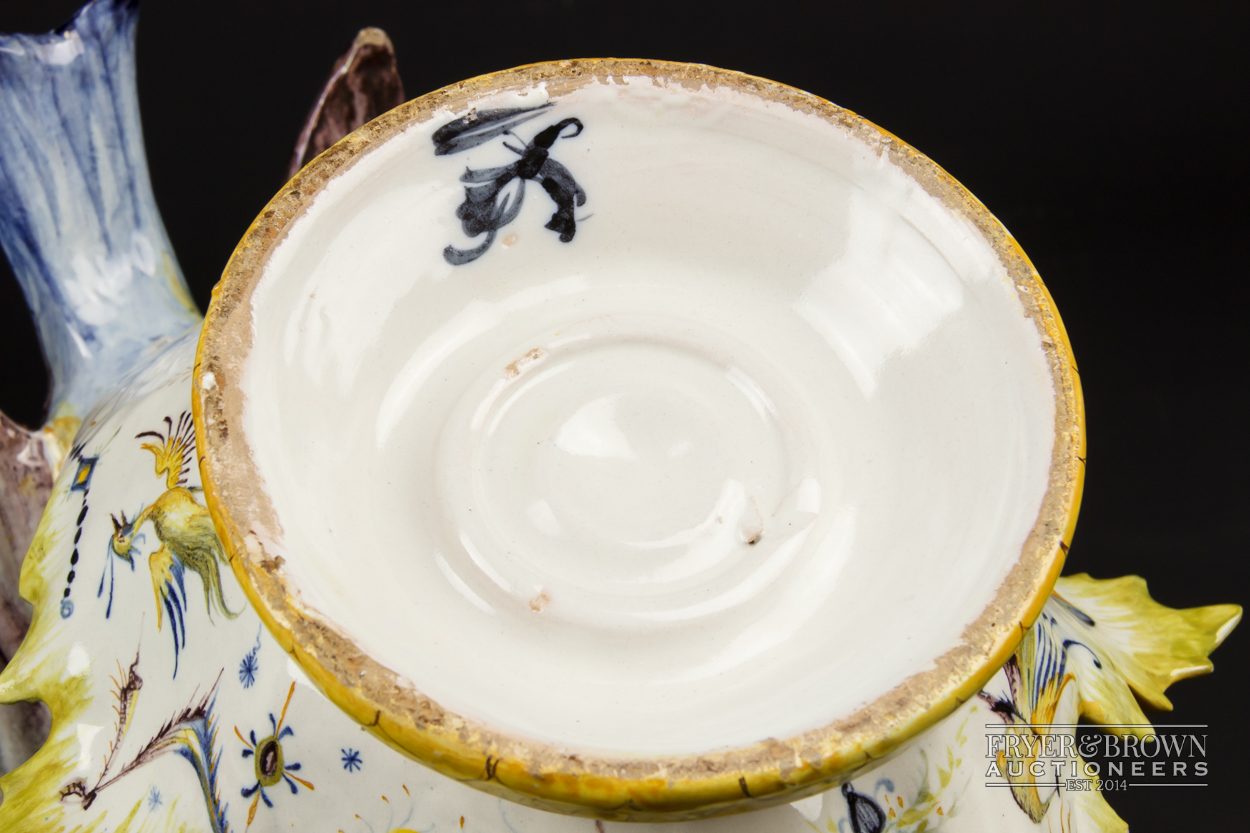 A Cantagalli maiolica bowl, formed as a large bird perched upon a leaf form bowl, decorated in - Image 5 of 8