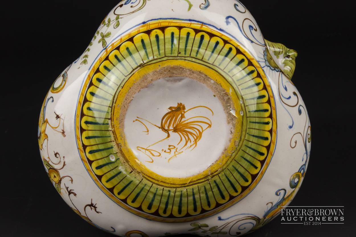 A Cantagalli maiolica trefoil bowl, the handle formed as a grotesque bird, decorated in Urbino style - Image 5 of 6