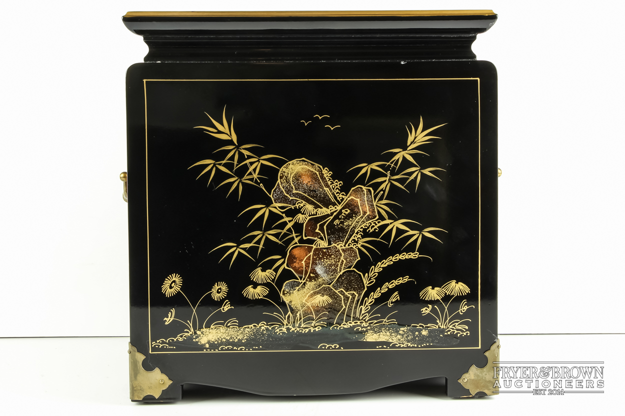 An Oriental style black lacquer jewellery box decorated with birds and flowers - Image 6 of 11