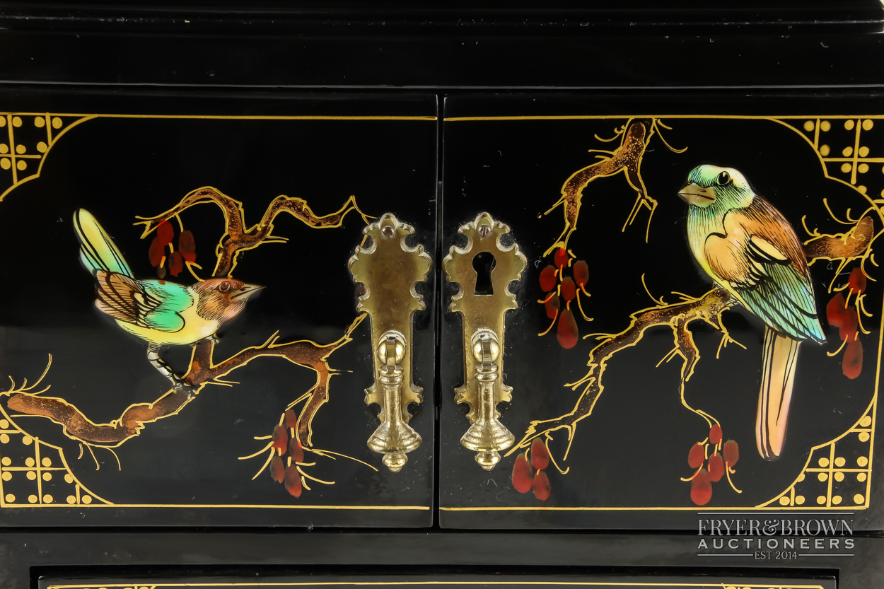 An Oriental style black lacquer jewellery box decorated with birds and flowers - Image 4 of 11