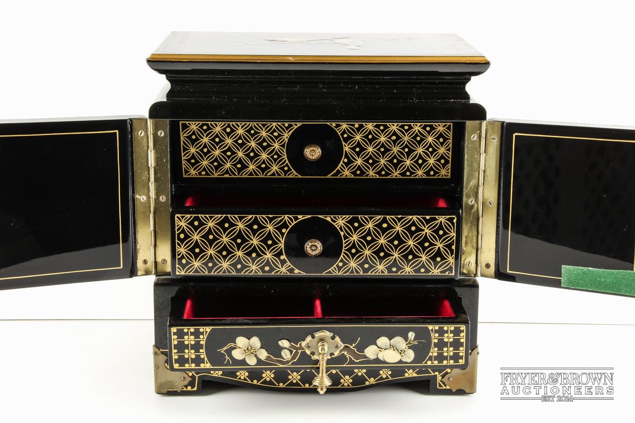 An Oriental style black lacquer jewellery box decorated with birds and flowers - Image 2 of 11