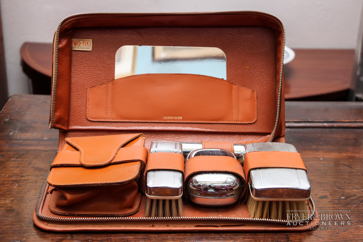 A vintage gentleman's grooming set, in tan leather case