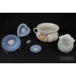 Three Wedgwood blue jasper pin dishes; a pair of blue jasper cufflinks; a small green vase; and a