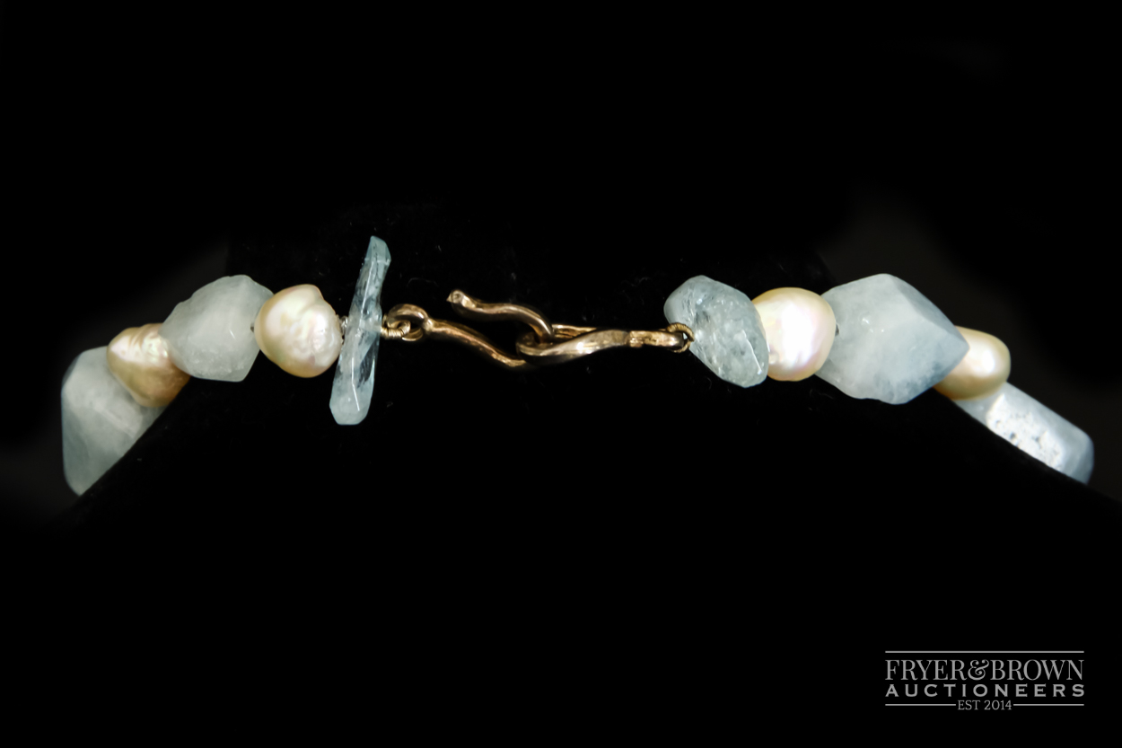 An unusual freshwater pearl, aquamarine and mother of pearl necklace, with irregular faceted - Image 4 of 4