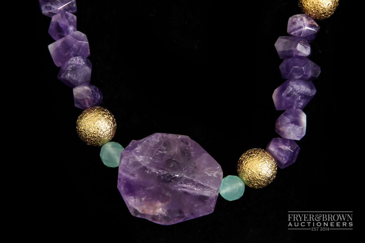 A large amethyst, gilt and faceted chalcedony bead necklace, composed of three large amethyst - Image 2 of 4