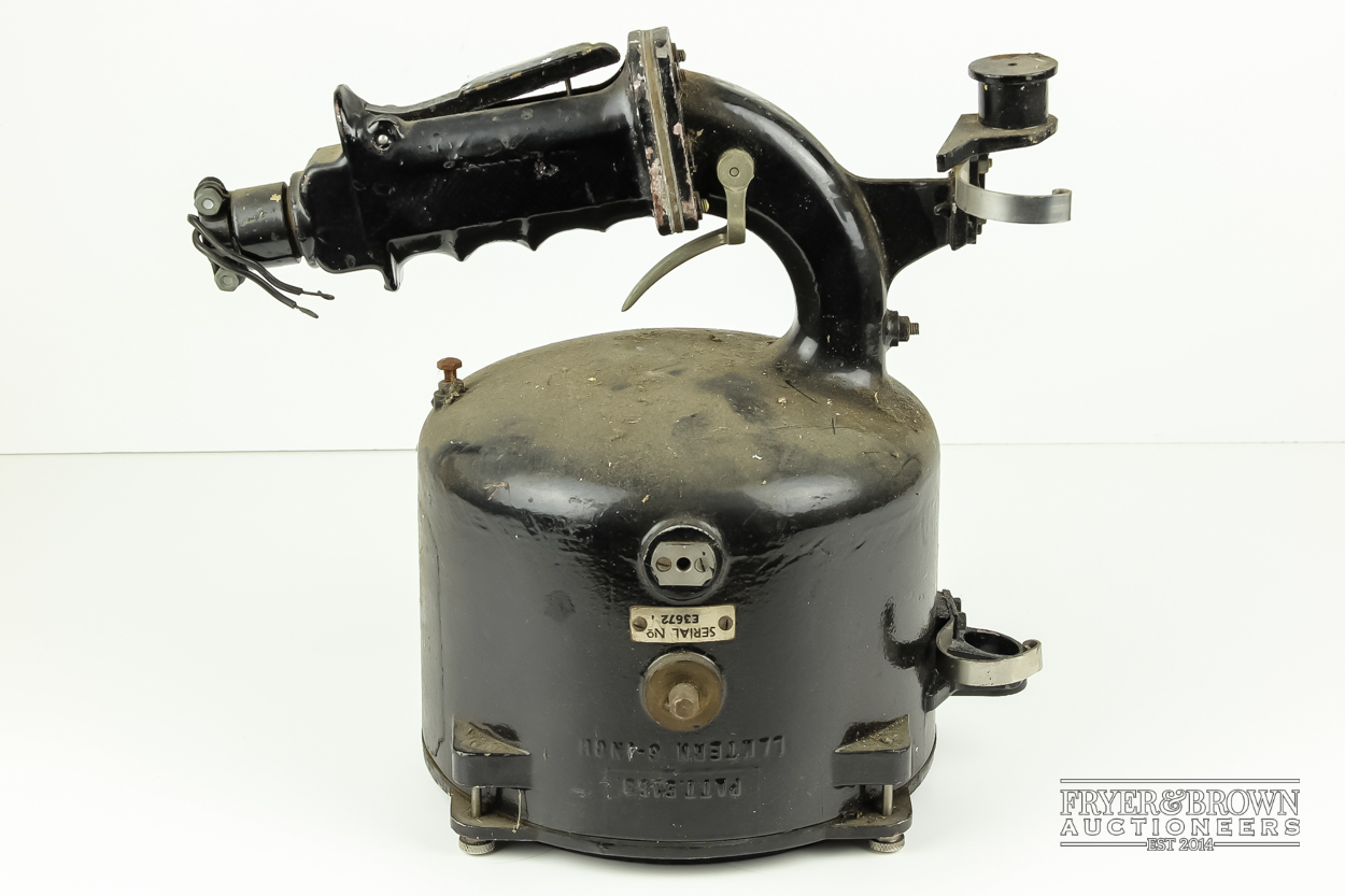 A vintage spotlight, possibly a US naval lamp, patent 5153, 6" lantern, numbered E3672 - Image 2 of 3